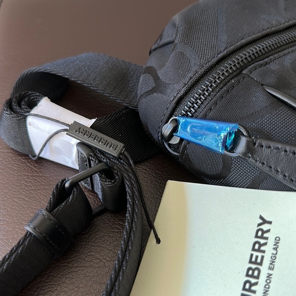 Burberry Crossbody Bag (unisex) - Picture 11 of 14